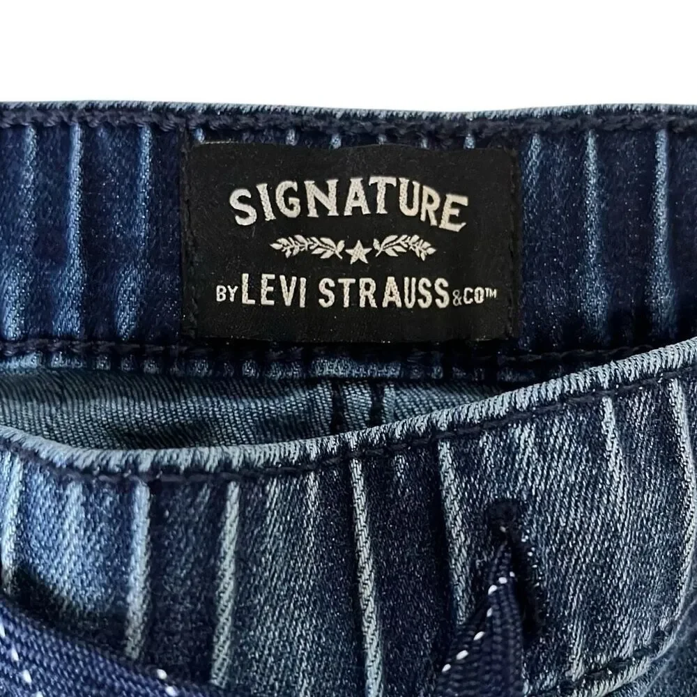 Levi’s Jean Shorts - Picture 4 of 9